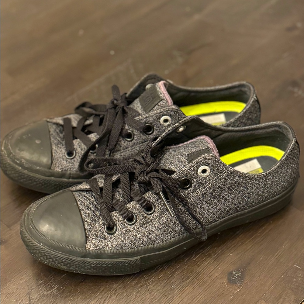 Rare Converse shoes size 9 - Picture 1 of 5